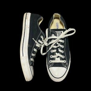 Low-Top Black Converse Women's 9